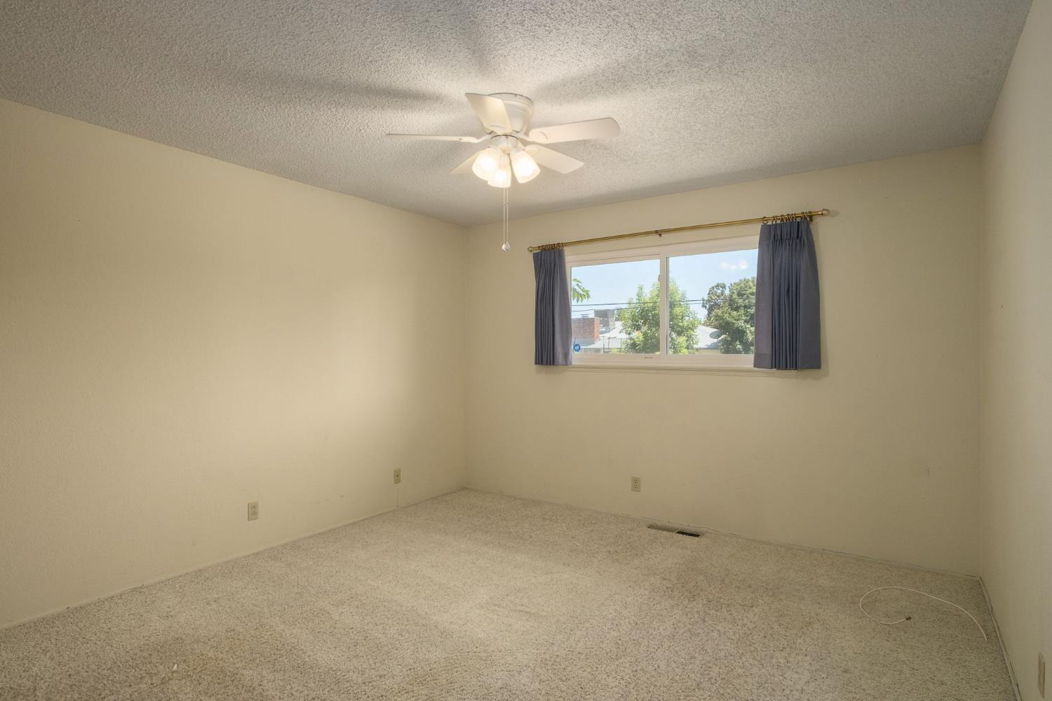 567 W Bullard Ave, Fresno, CA 93704