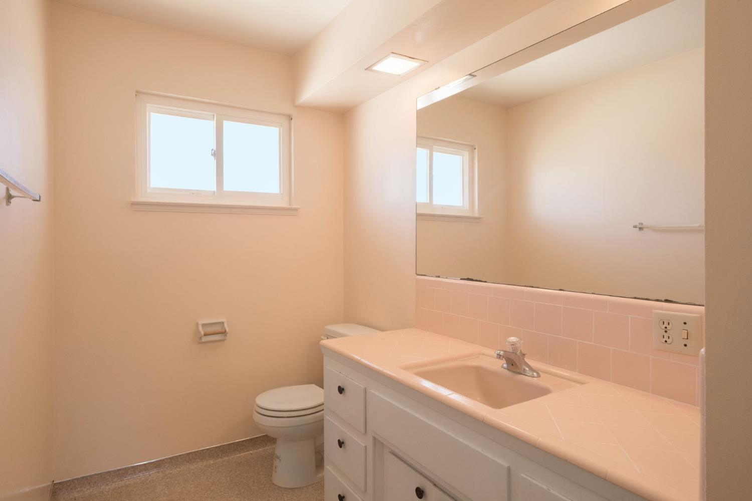 567 W Bullard Ave, Fresno, CA 93704