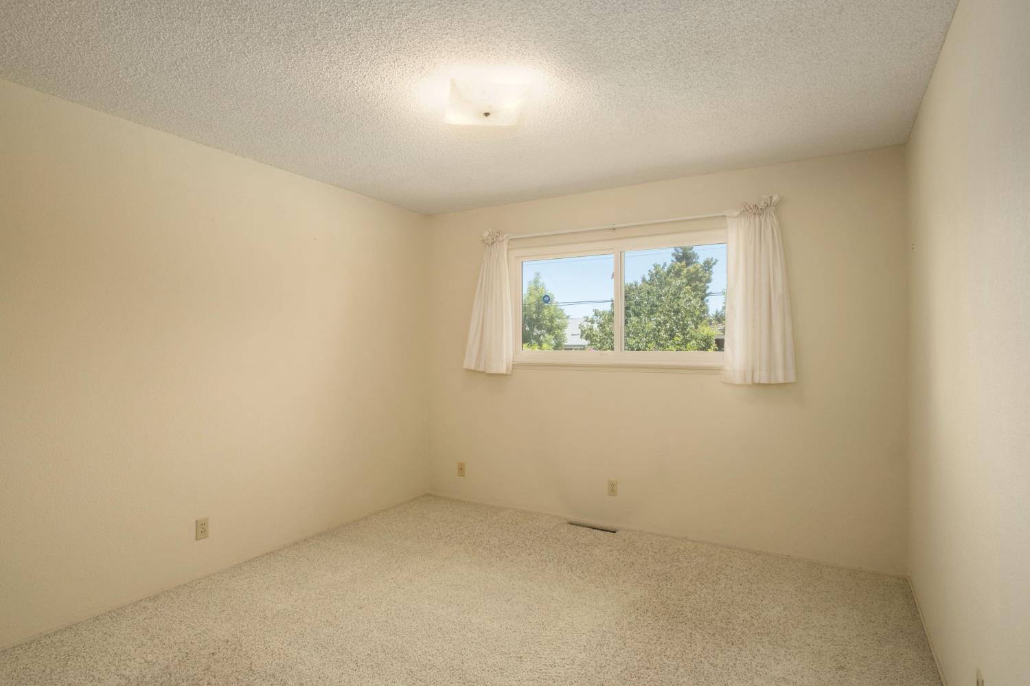 567 W Bullard Ave, Fresno, CA 93704