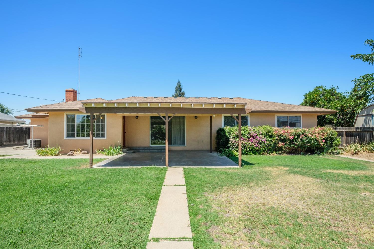 567 W Bullard Ave, Fresno, CA 93704