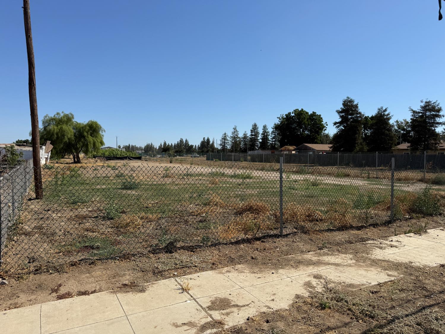 739 E Samson, Fresno, CA 93706