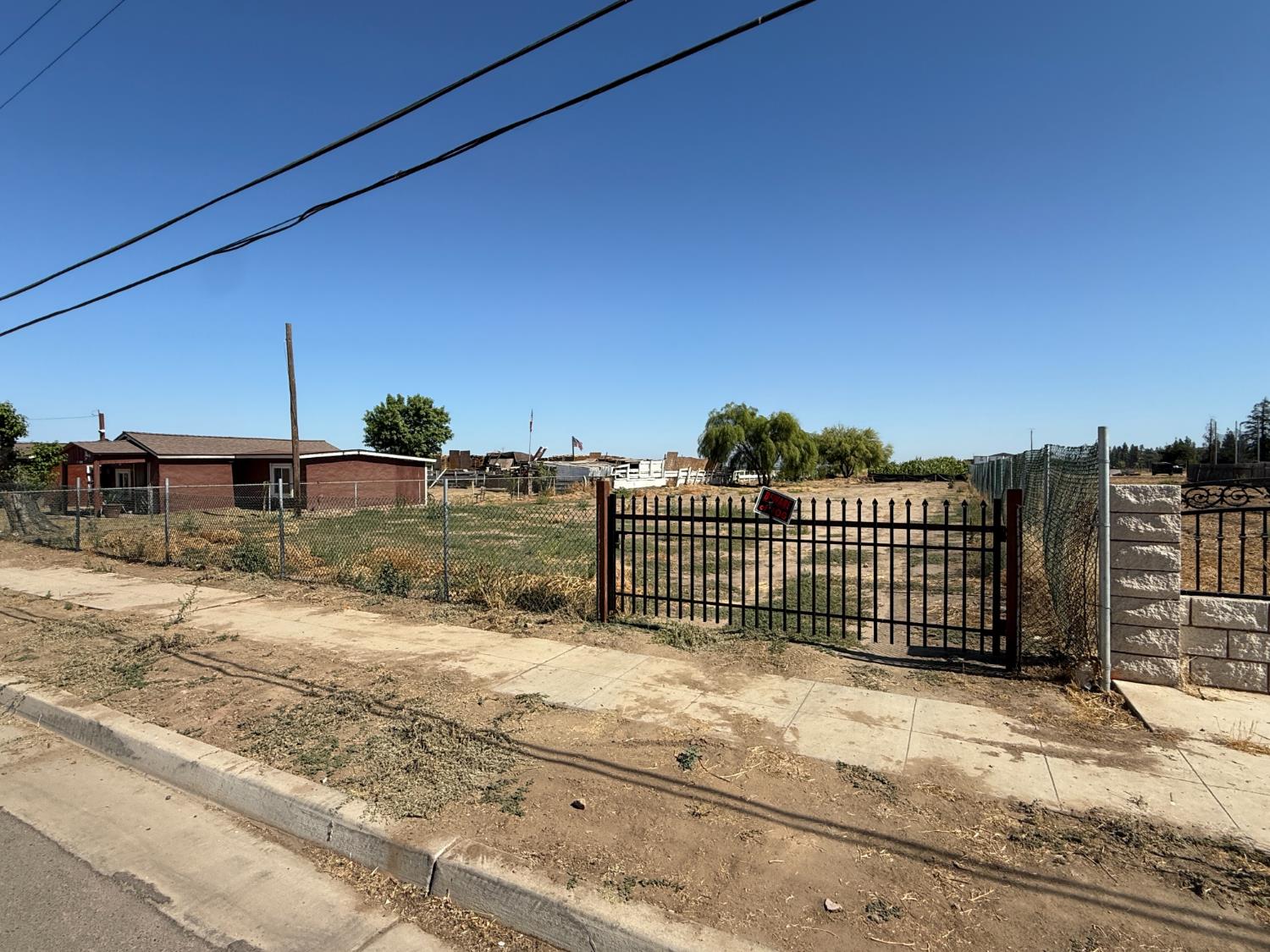 739 E Samson, Fresno, CA 93706