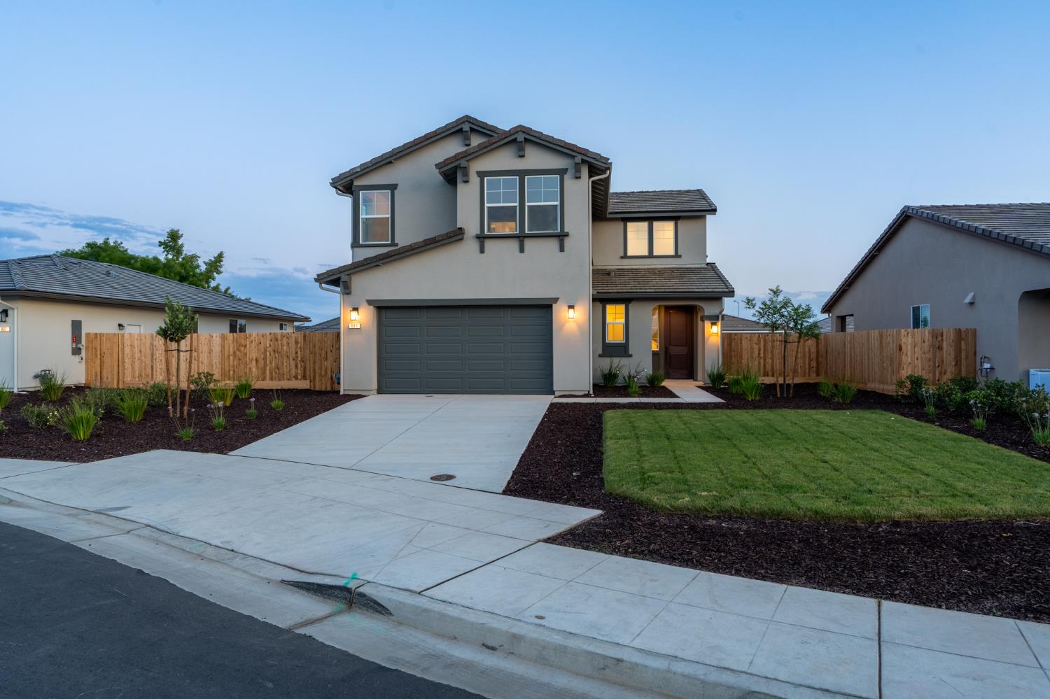 881 E Ahronian Ave, Fowler, CA 93625