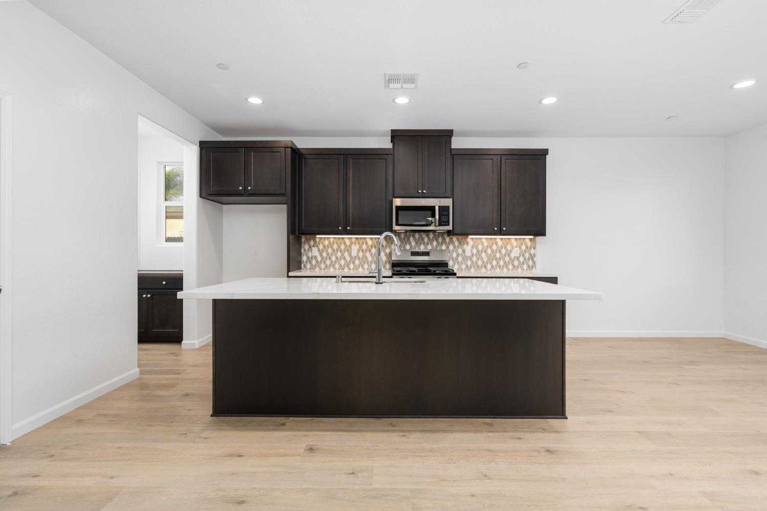 881 E Ahronian Ave, Fowler, CA 93625
