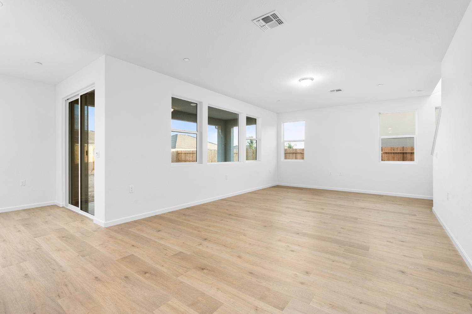 881 E Ahronian Ave, Fowler, CA 93625