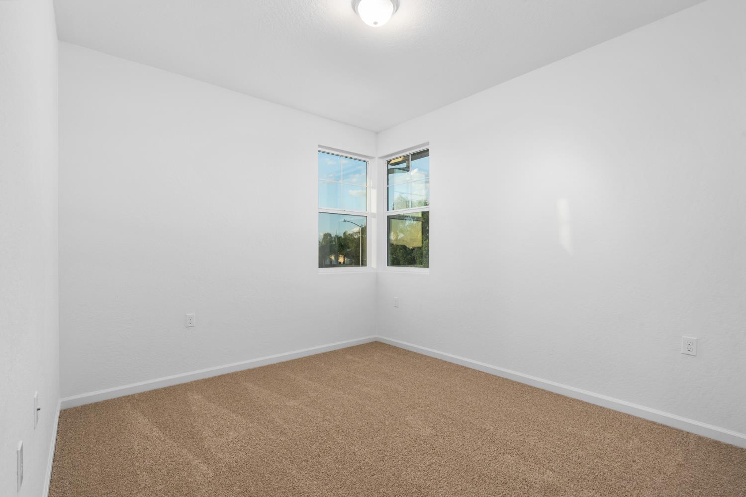 881 E Ahronian Ave, Fowler, CA 93625