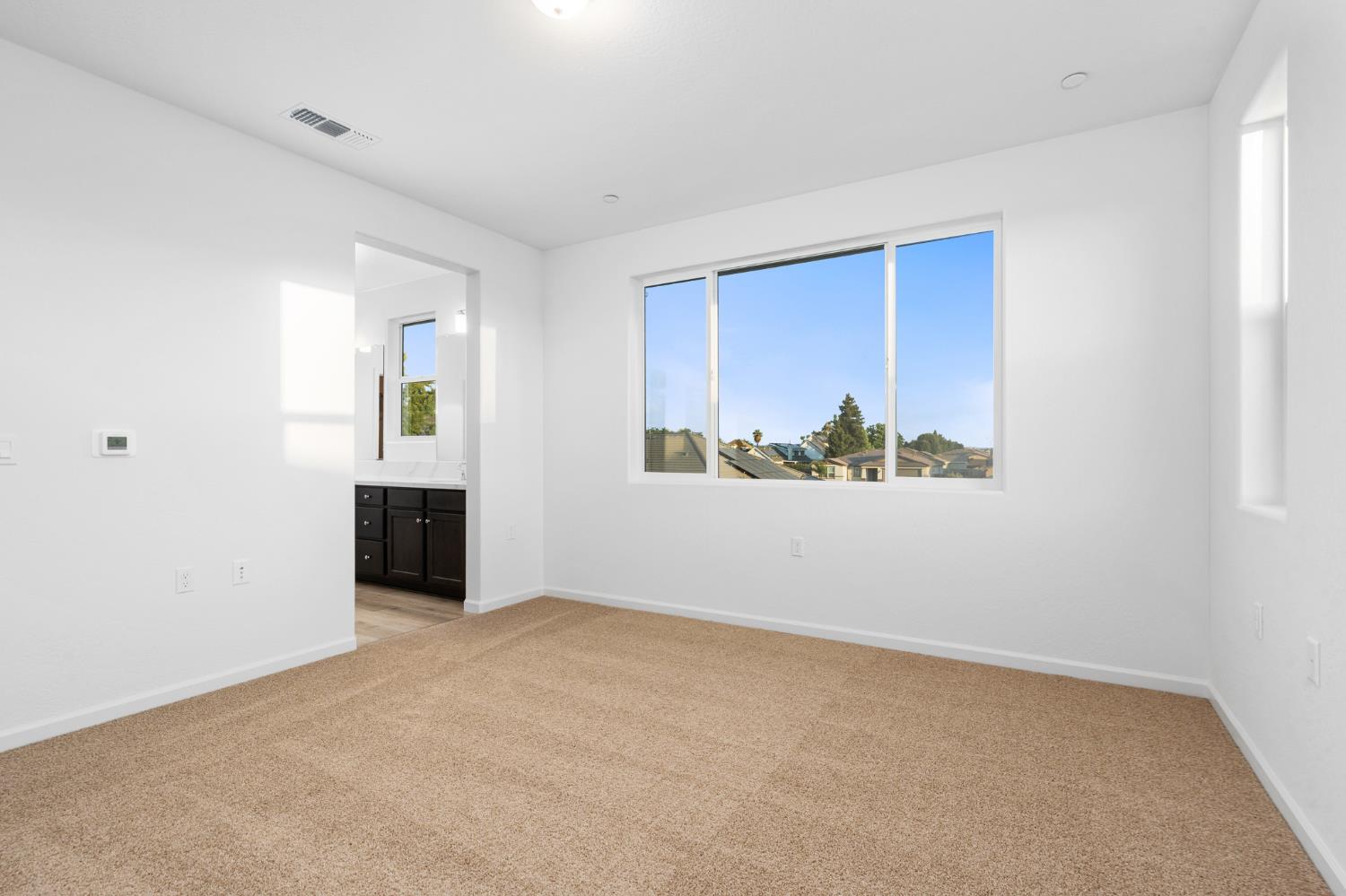 881 E Ahronian Ave, Fowler, CA 93625