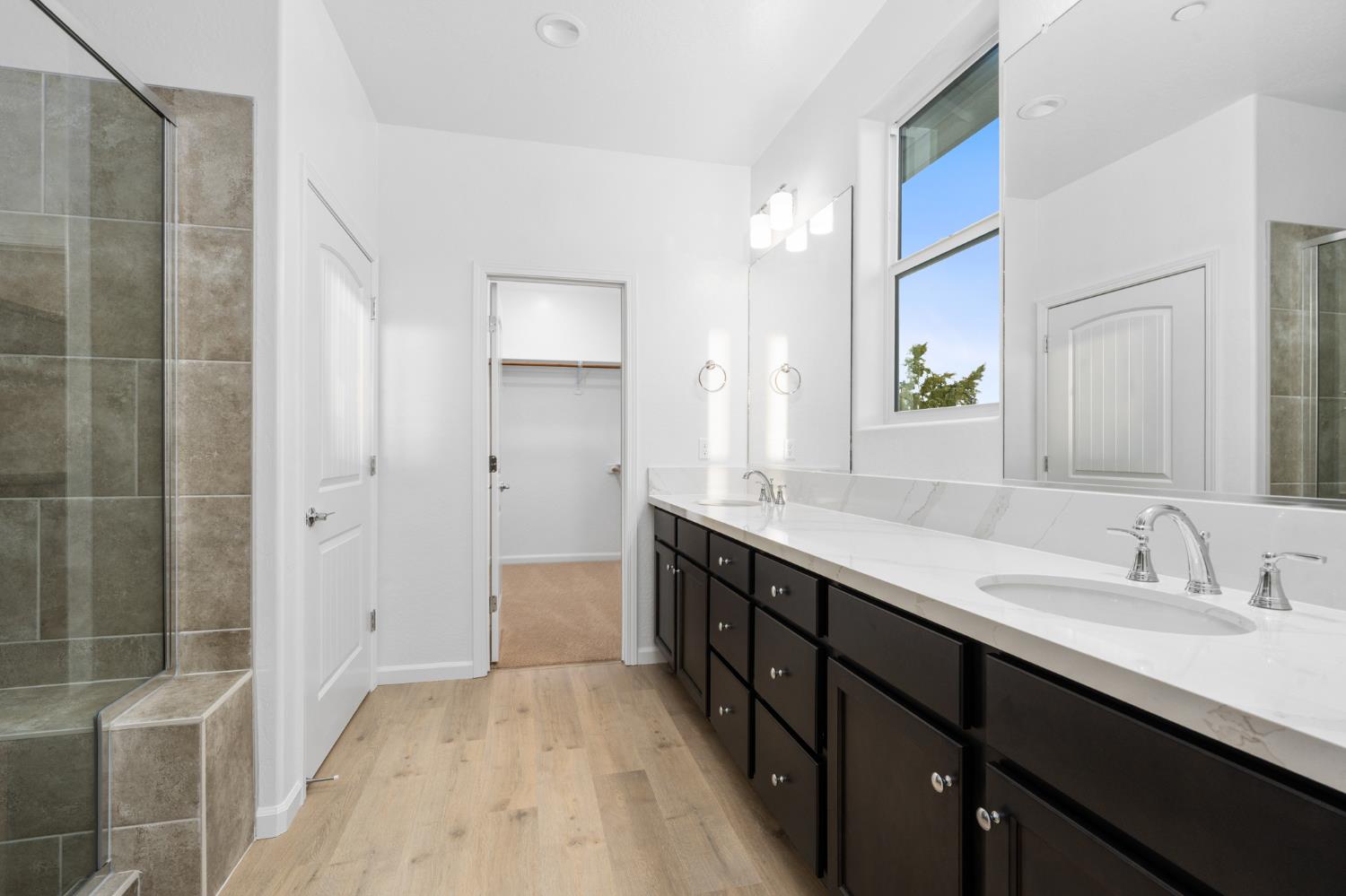 881 E Ahronian Ave, Fowler, CA 93625