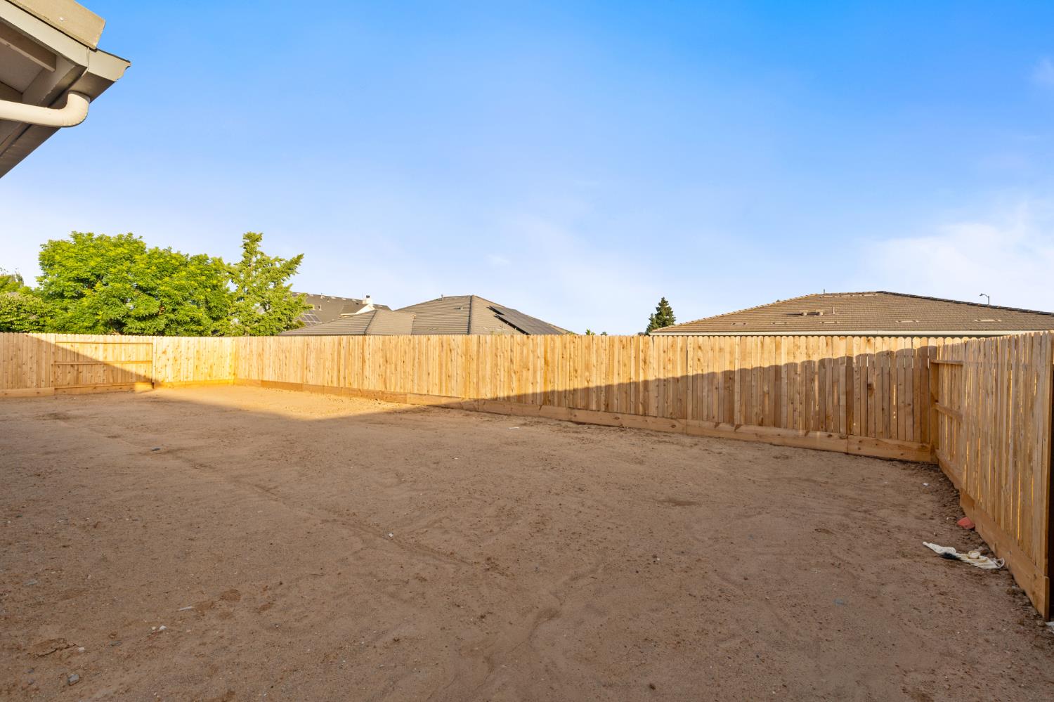 881 E Ahronian Ave, Fowler, CA 93625