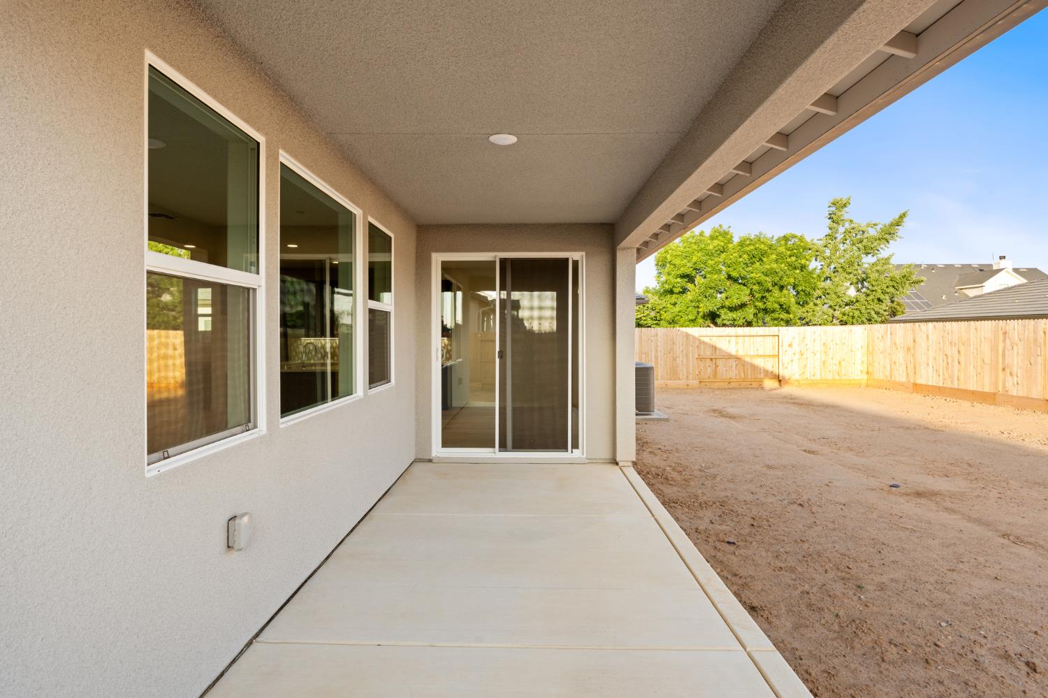 881 E Ahronian Ave, Fowler, CA 93625