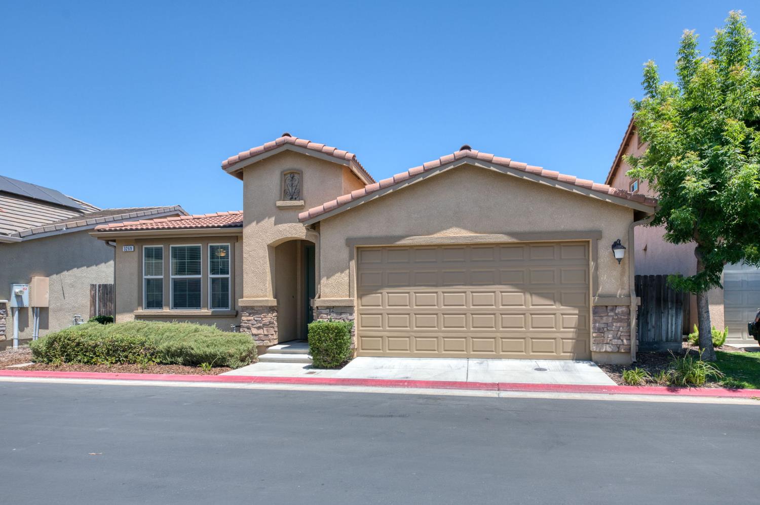 3269 Lahar Ln, Clovis, CA 93619