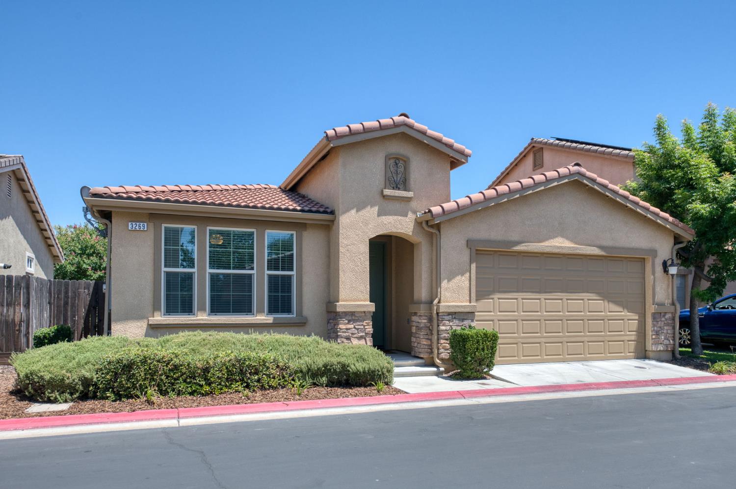 3269 Lahar Ln, Clovis, CA 93619
