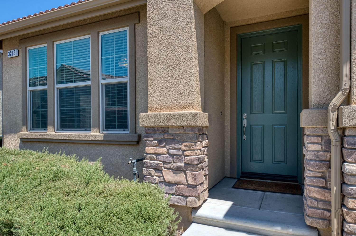 3269 Lahar Ln, Clovis, CA 93619