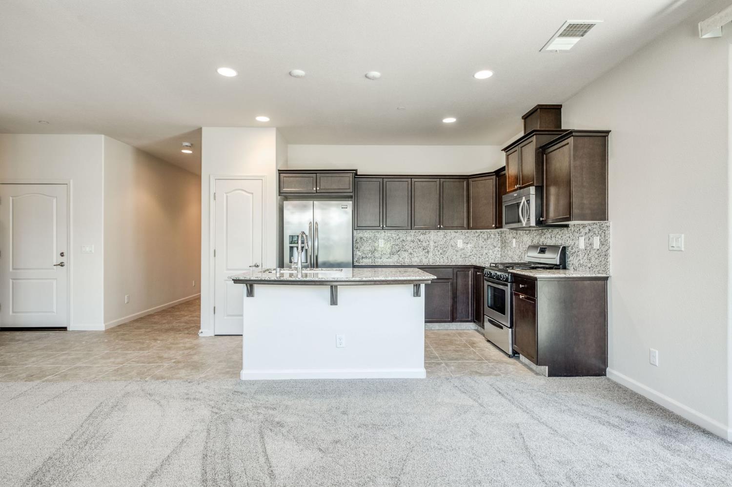 3269 Lahar Ln, Clovis, CA 93619
