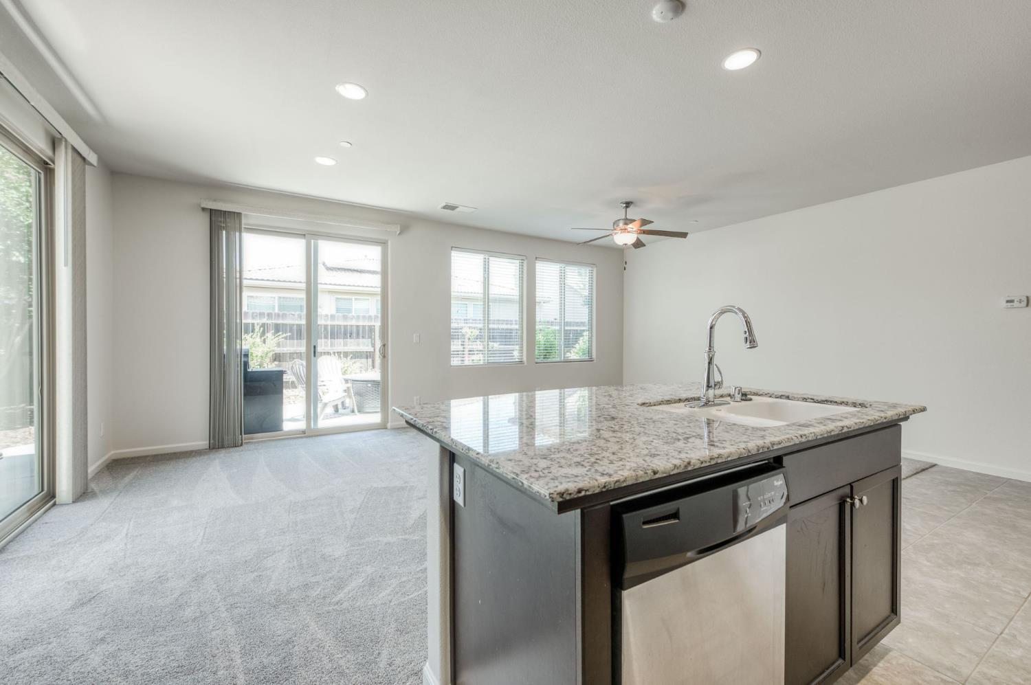 3269 Lahar Ln, Clovis, CA 93619