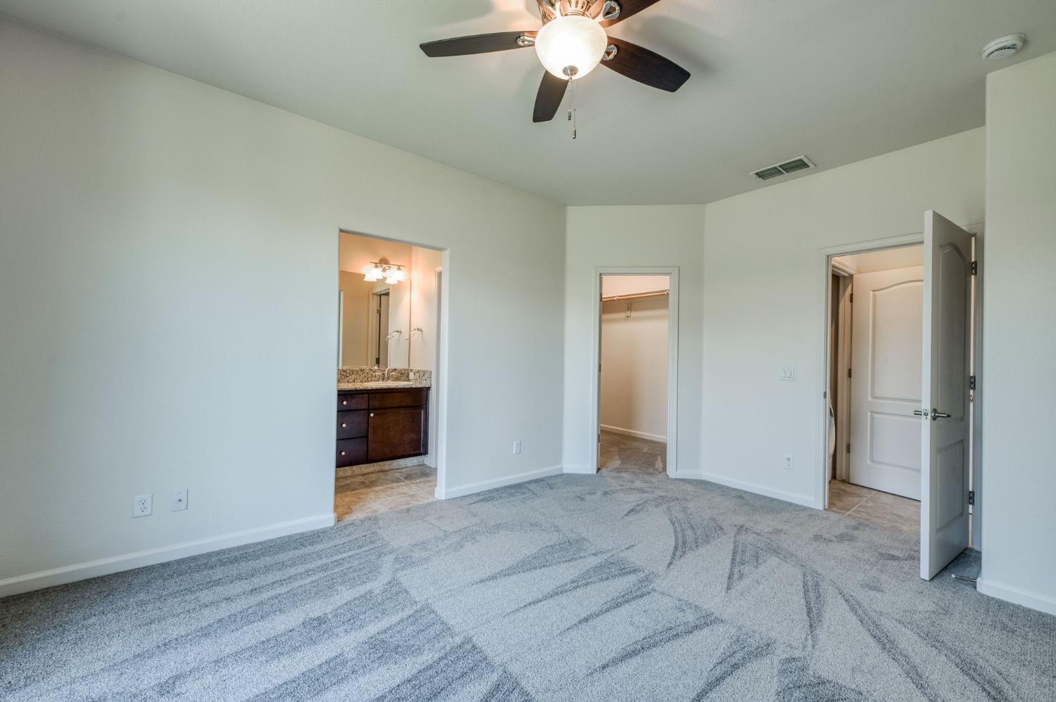 3269 Lahar Ln, Clovis, CA 93619