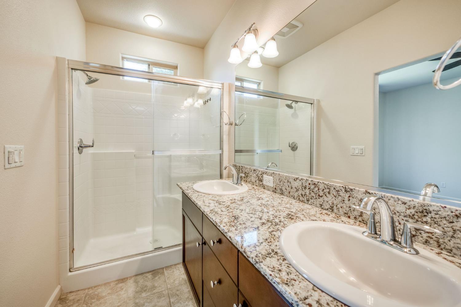 3269 Lahar Ln, Clovis, CA 93619