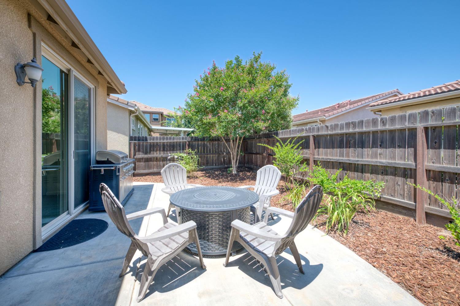 3269 Lahar Ln, Clovis, CA 93619