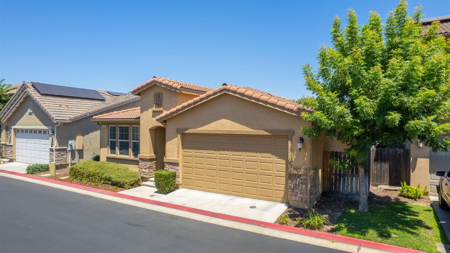 3269 Lahar Ln, Clovis, CA 93619
