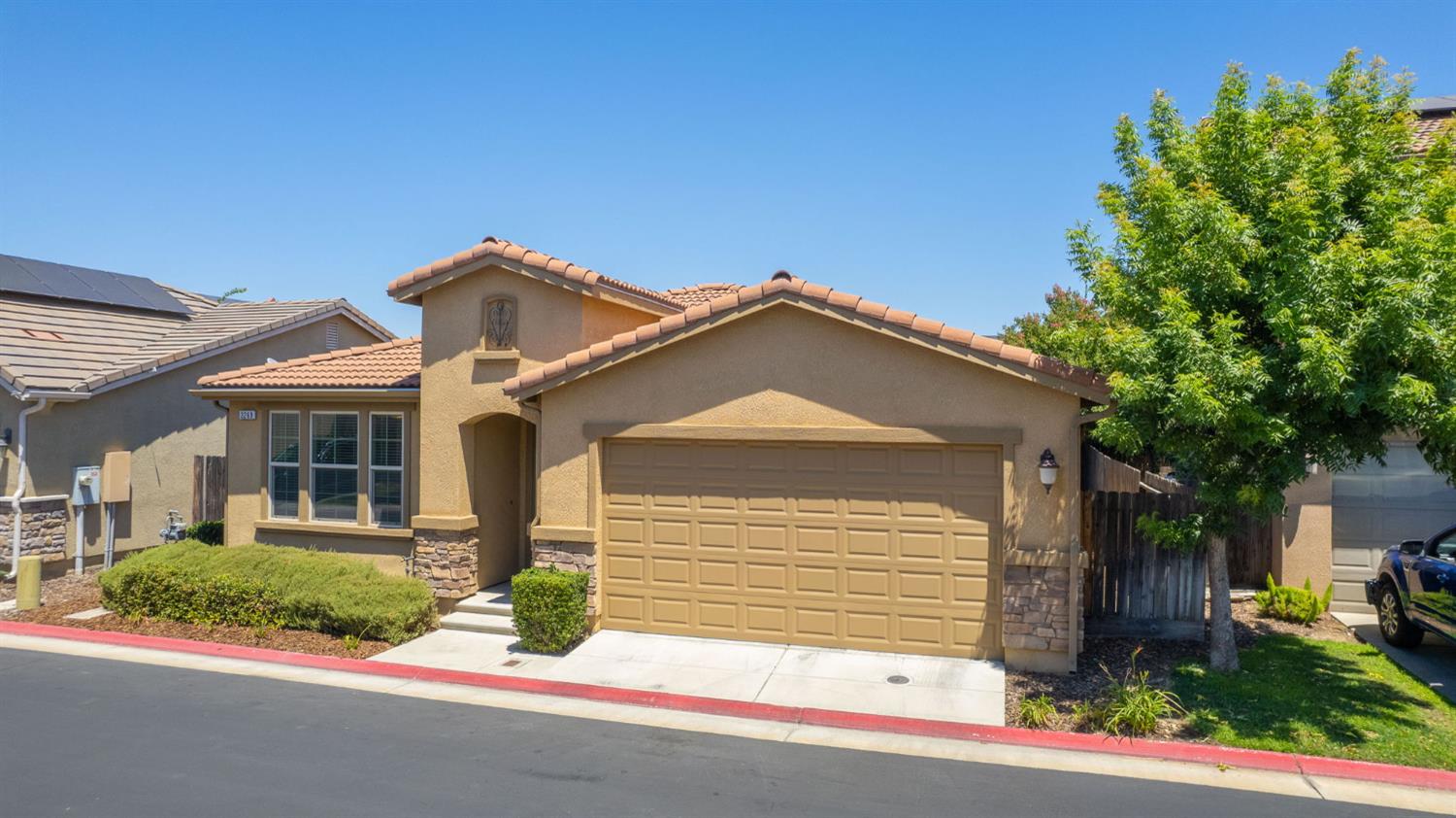 3269 Lahar Ln, Clovis, CA 93619