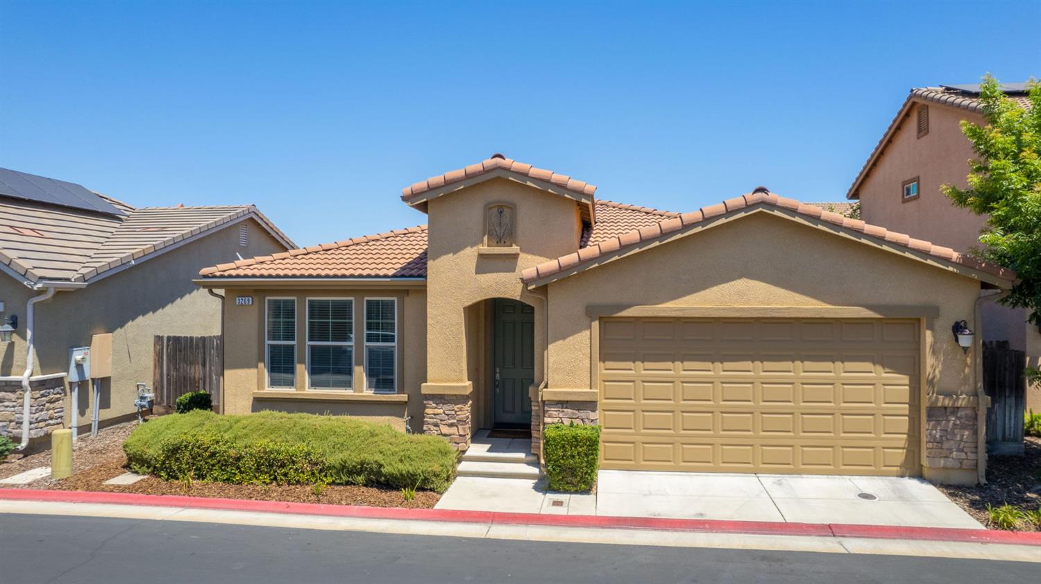 3269 Lahar Ln, Clovis, CA 93619