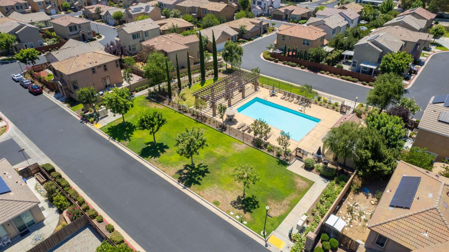 3269 Lahar Ln, Clovis, CA 93619