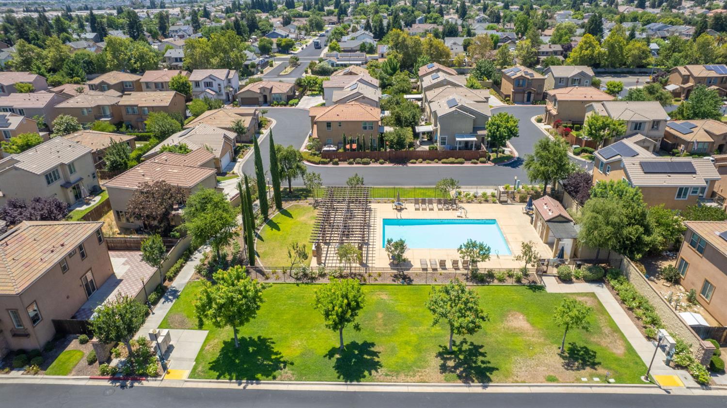 3269 Lahar Ln, Clovis, CA 93619