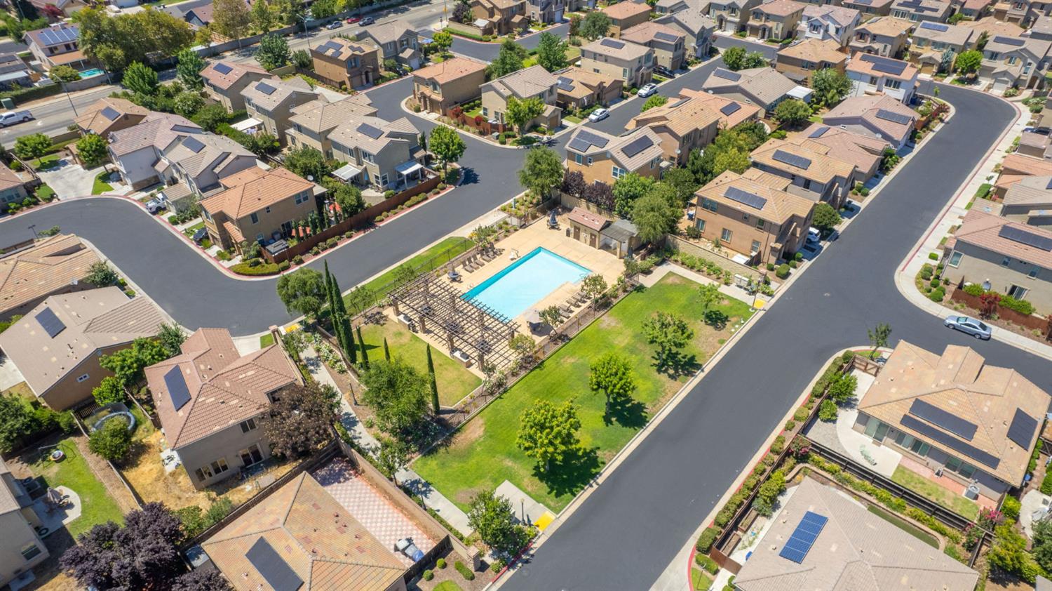 3269 Lahar Ln, Clovis, CA 93619