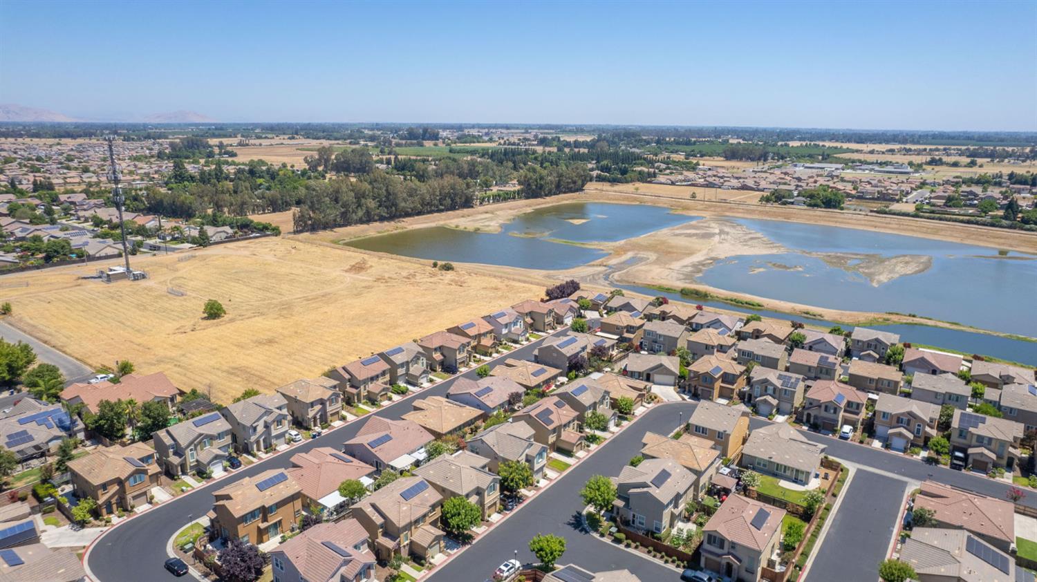 3269 Lahar Ln, Clovis, CA 93619