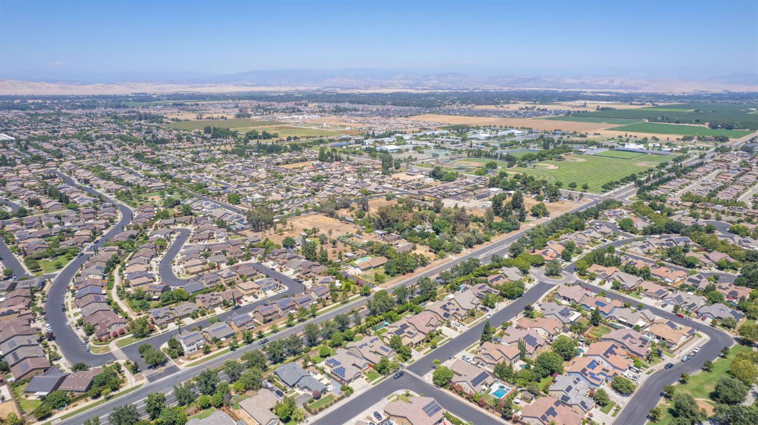 3269 Lahar Ln, Clovis, CA 93619