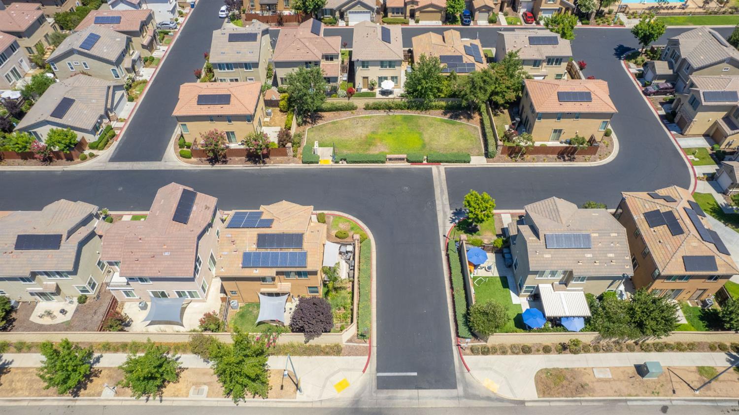3269 Lahar Ln, Clovis, CA 93619
