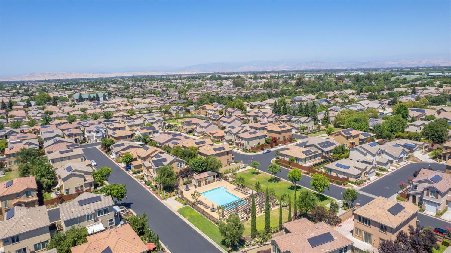 3269 Lahar Ln, Clovis, CA 93619