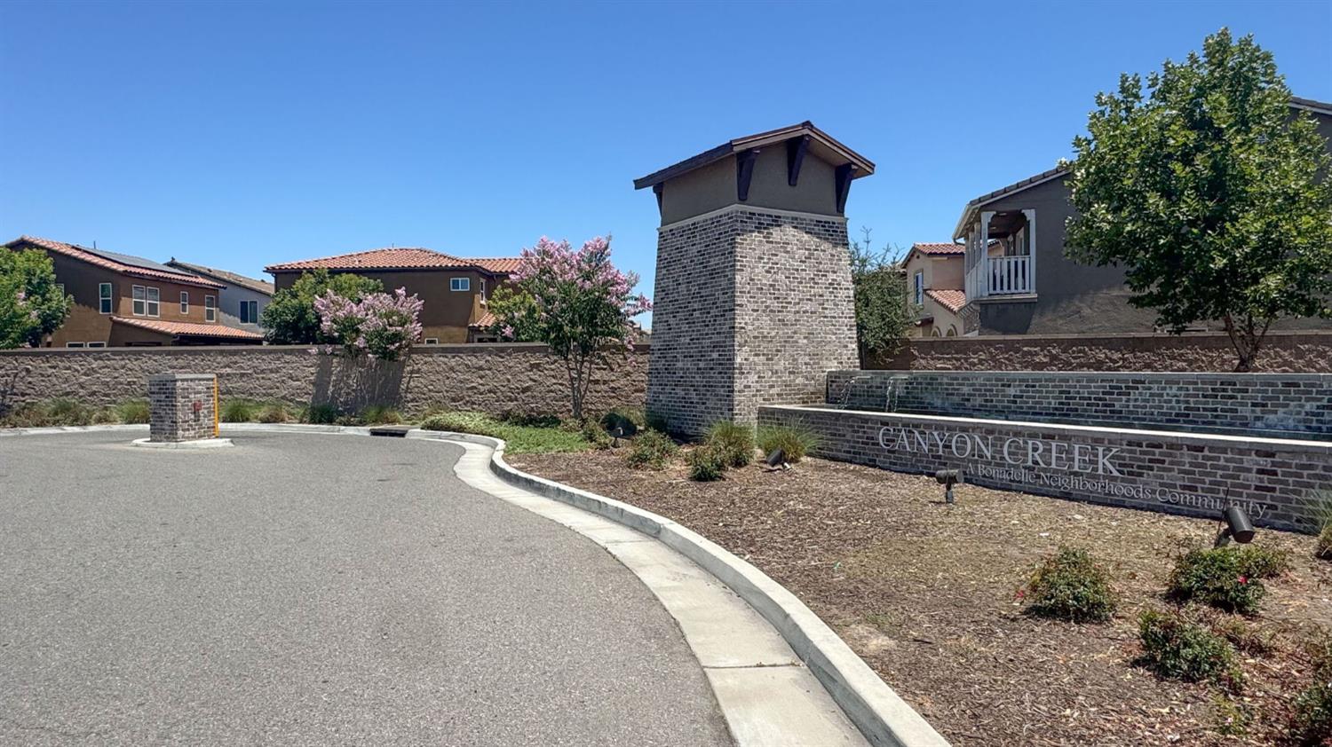 3269 Lahar Ln, Clovis, CA 93619