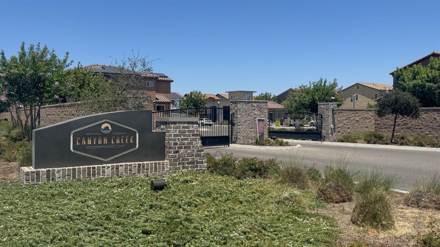 3269 Lahar Ln, Clovis, CA 93619