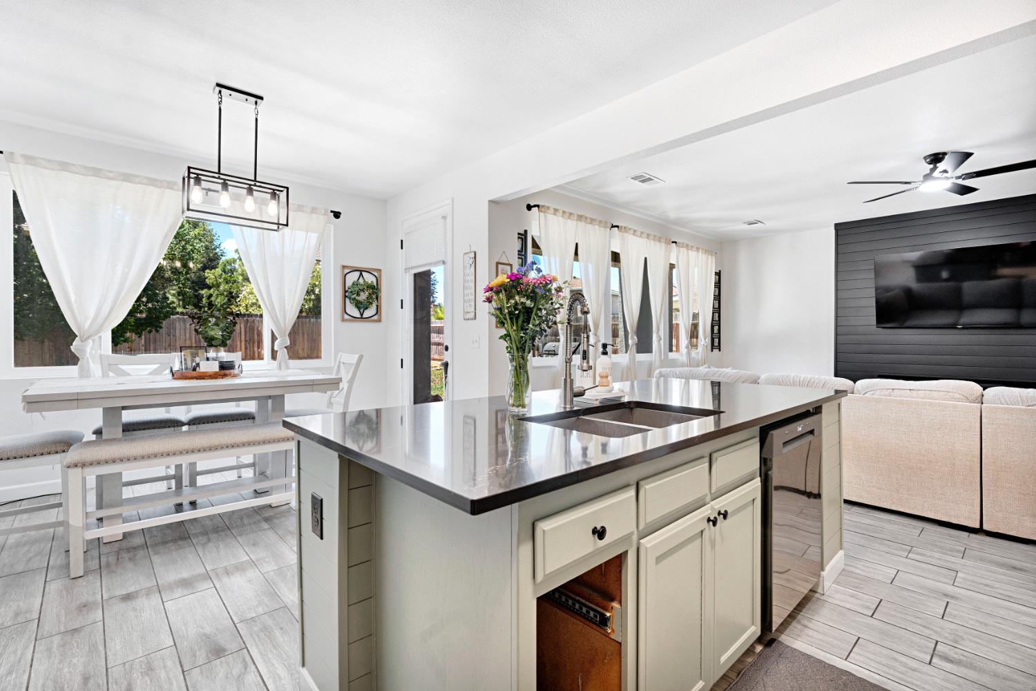149 Dalton, Sanger, CA 93657
