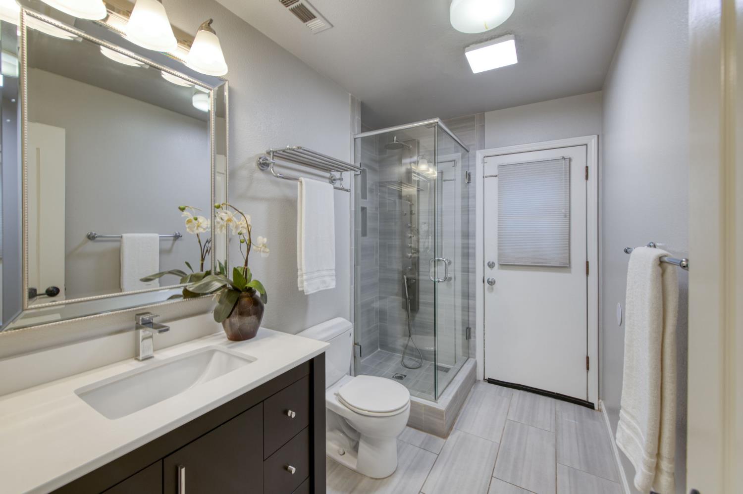 10340 N Sinclair, Fresno, CA 93720