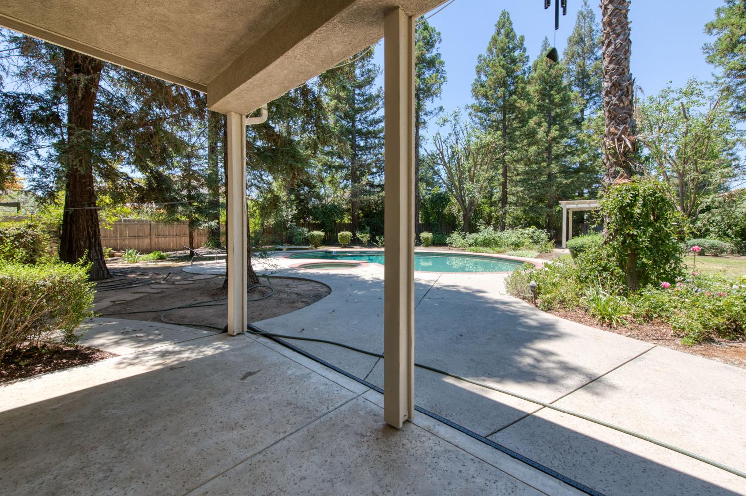 10340 N Sinclair, Fresno, CA 93720