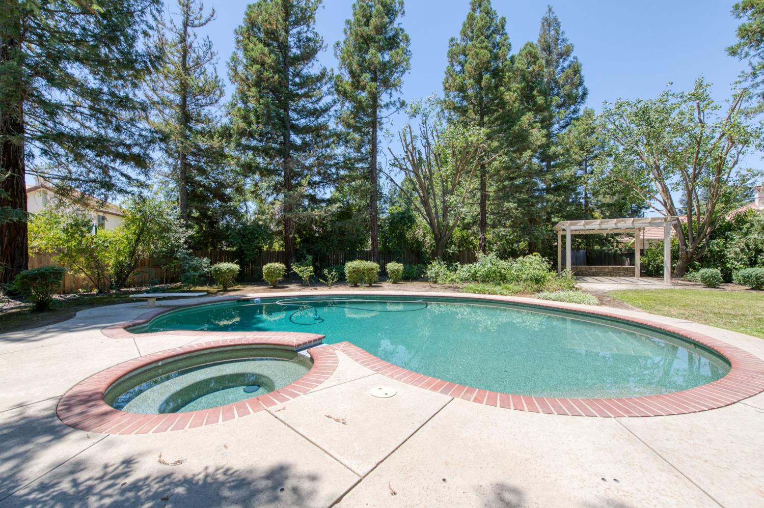 10340 N Sinclair, Fresno, CA 93720