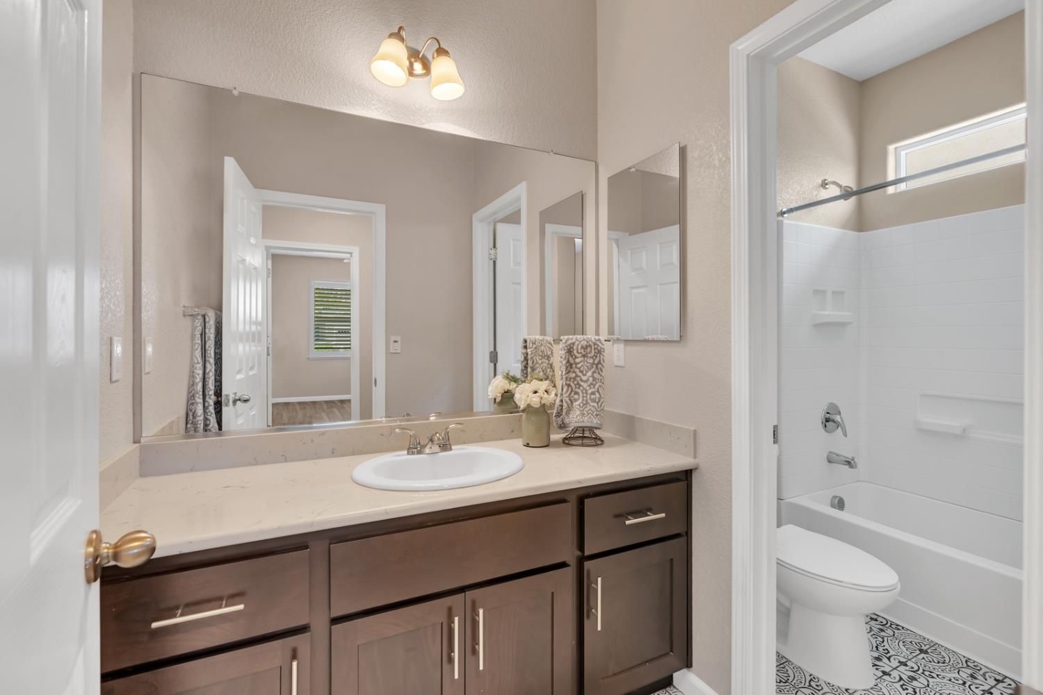 2580 Stone Creek Dr, Atwater, CA 95301