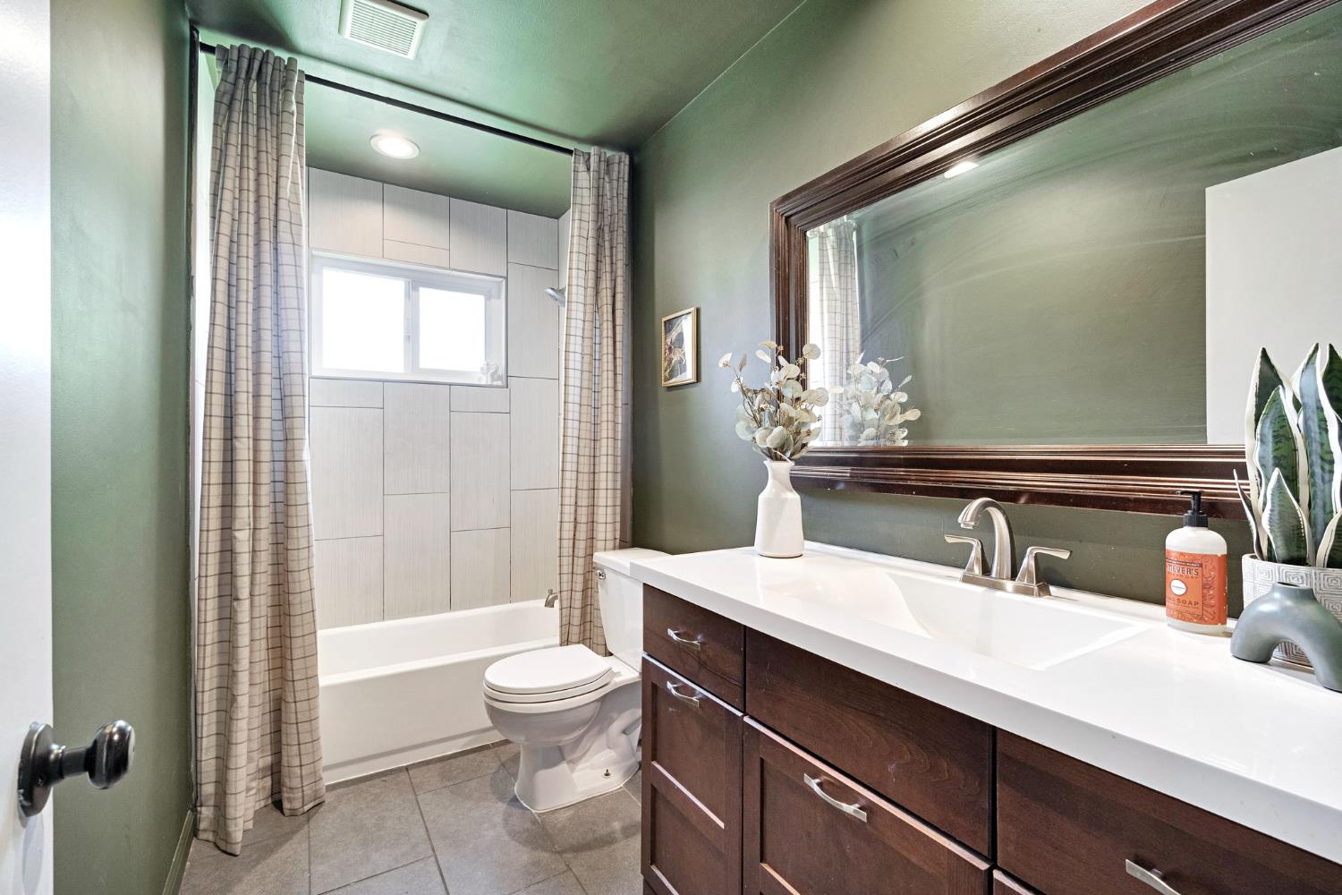 777 W Indianapolis Ave, Clovis, CA 93612