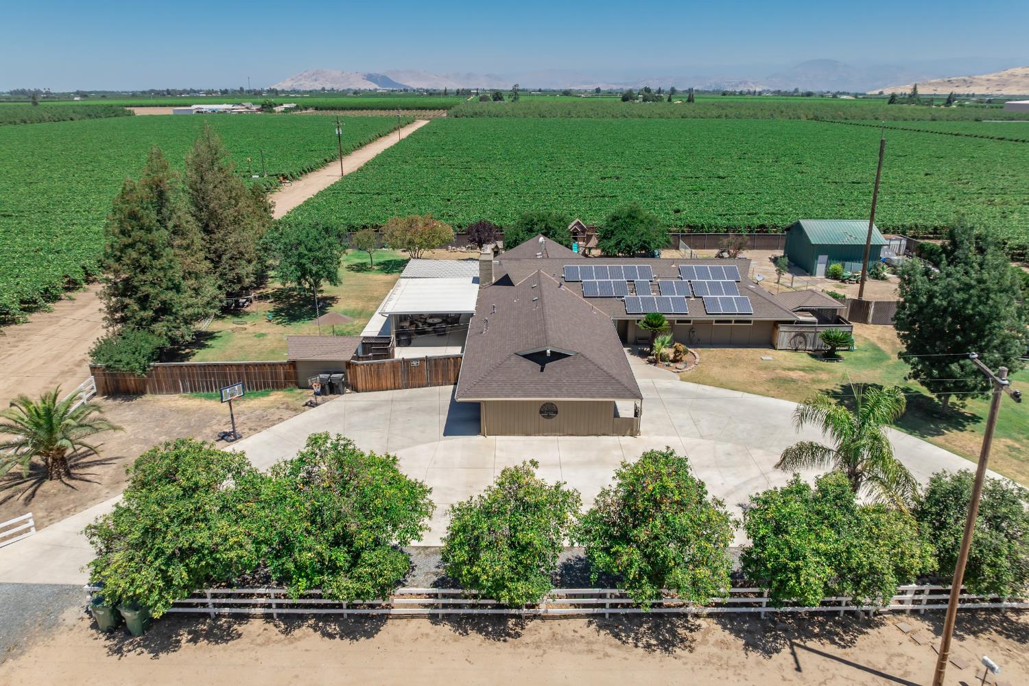936 E Nebraska Ave, Dinuba, CA 93618