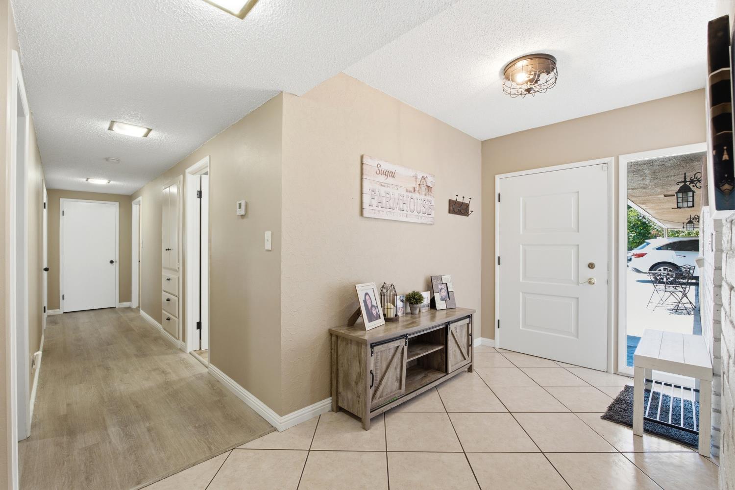 936 E Nebraska Ave, Dinuba, CA 93618