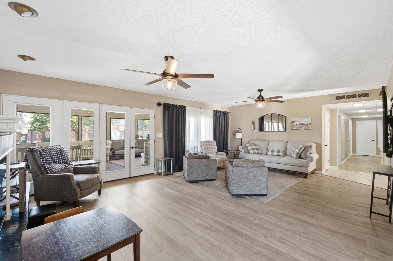 936 E Nebraska Ave, Dinuba, CA 93618