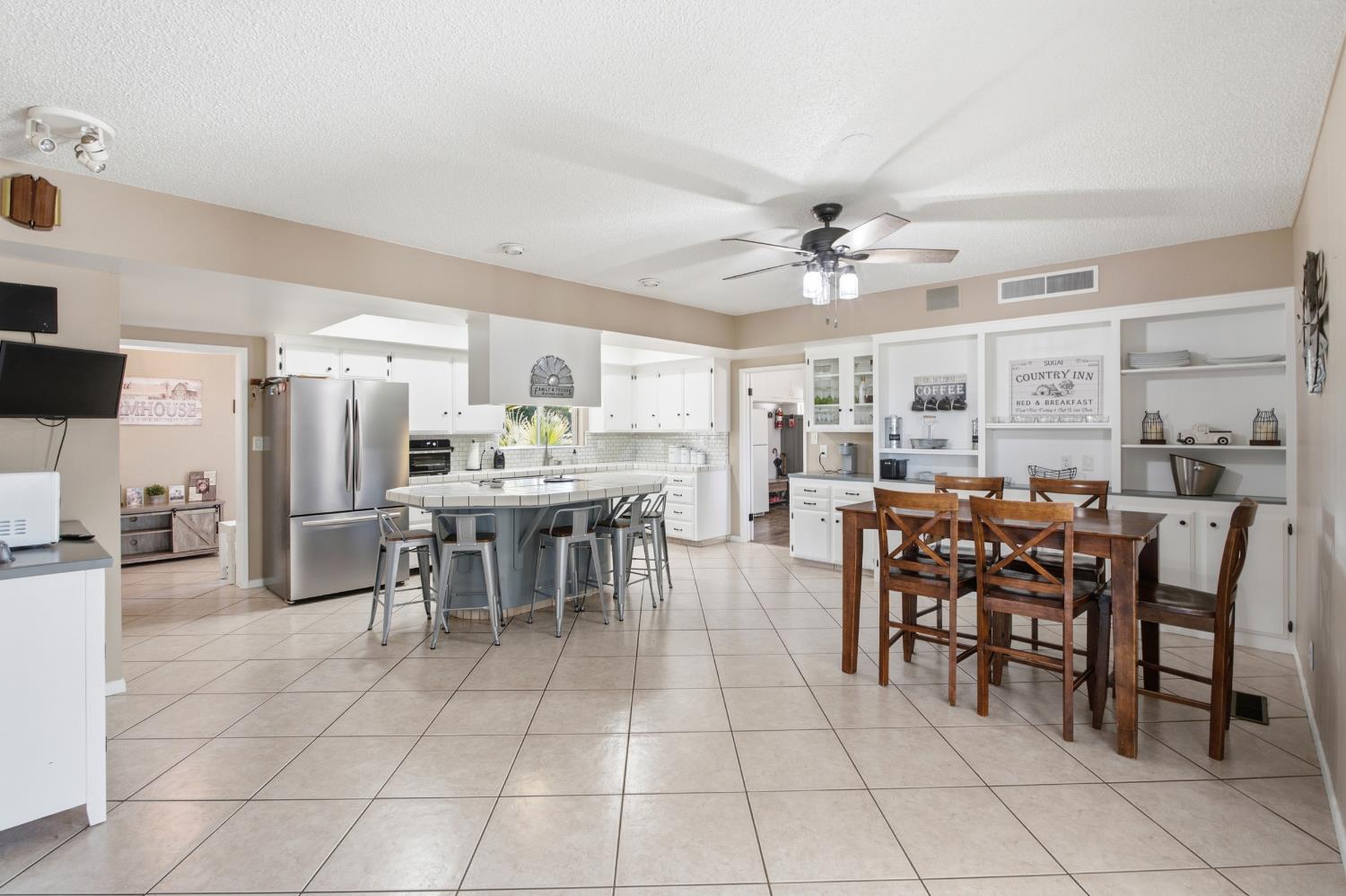 936 E Nebraska Ave, Dinuba, CA 93618