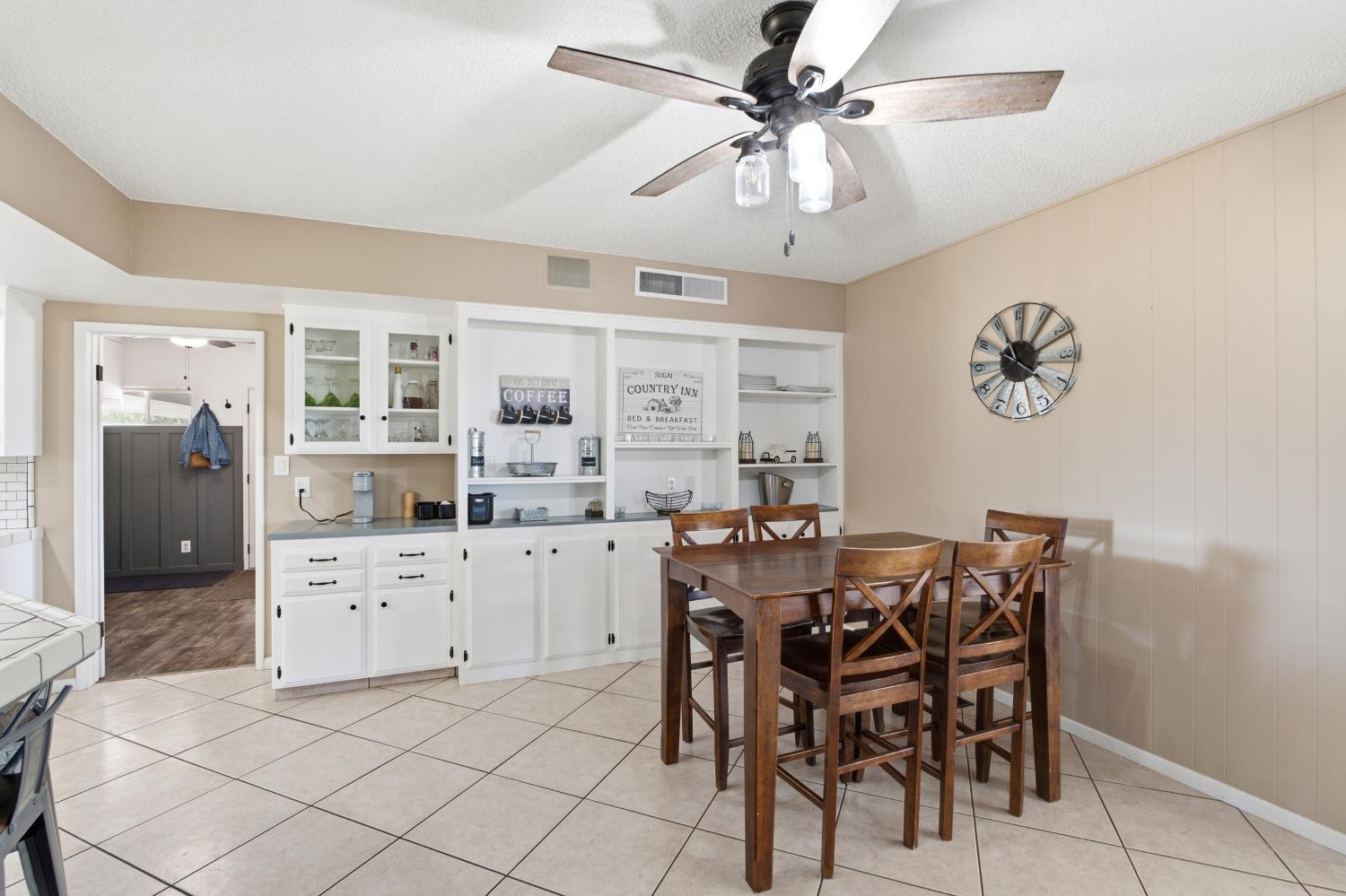 936 E Nebraska Ave, Dinuba, CA 93618