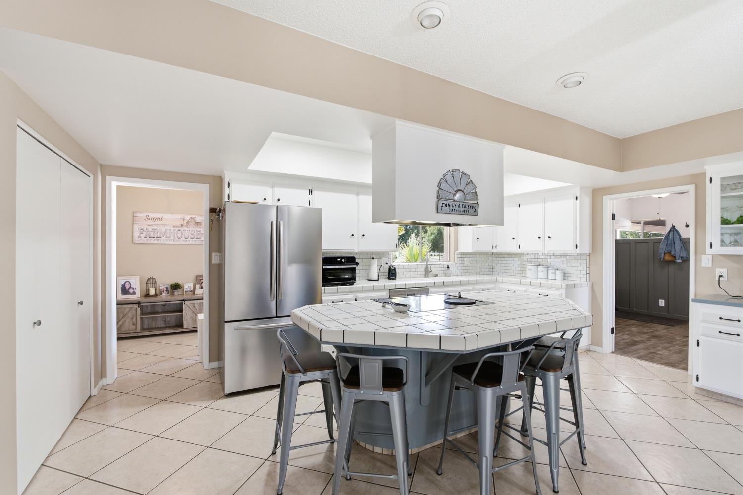 936 E Nebraska Ave, Dinuba, CA 93618