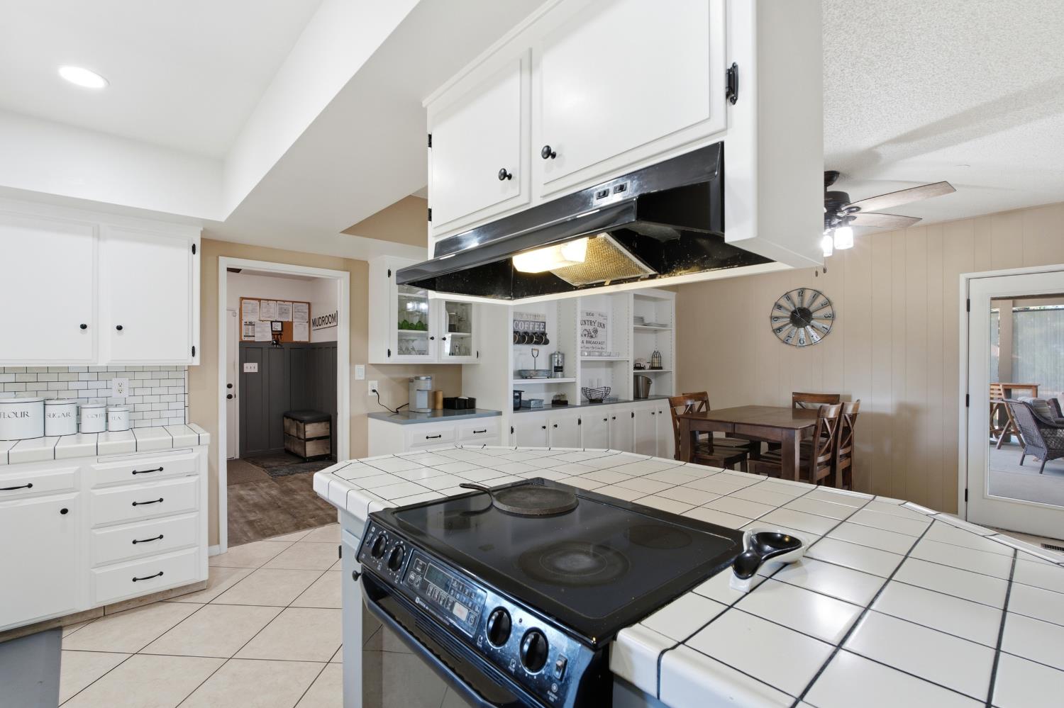 936 E Nebraska Ave, Dinuba, CA 93618