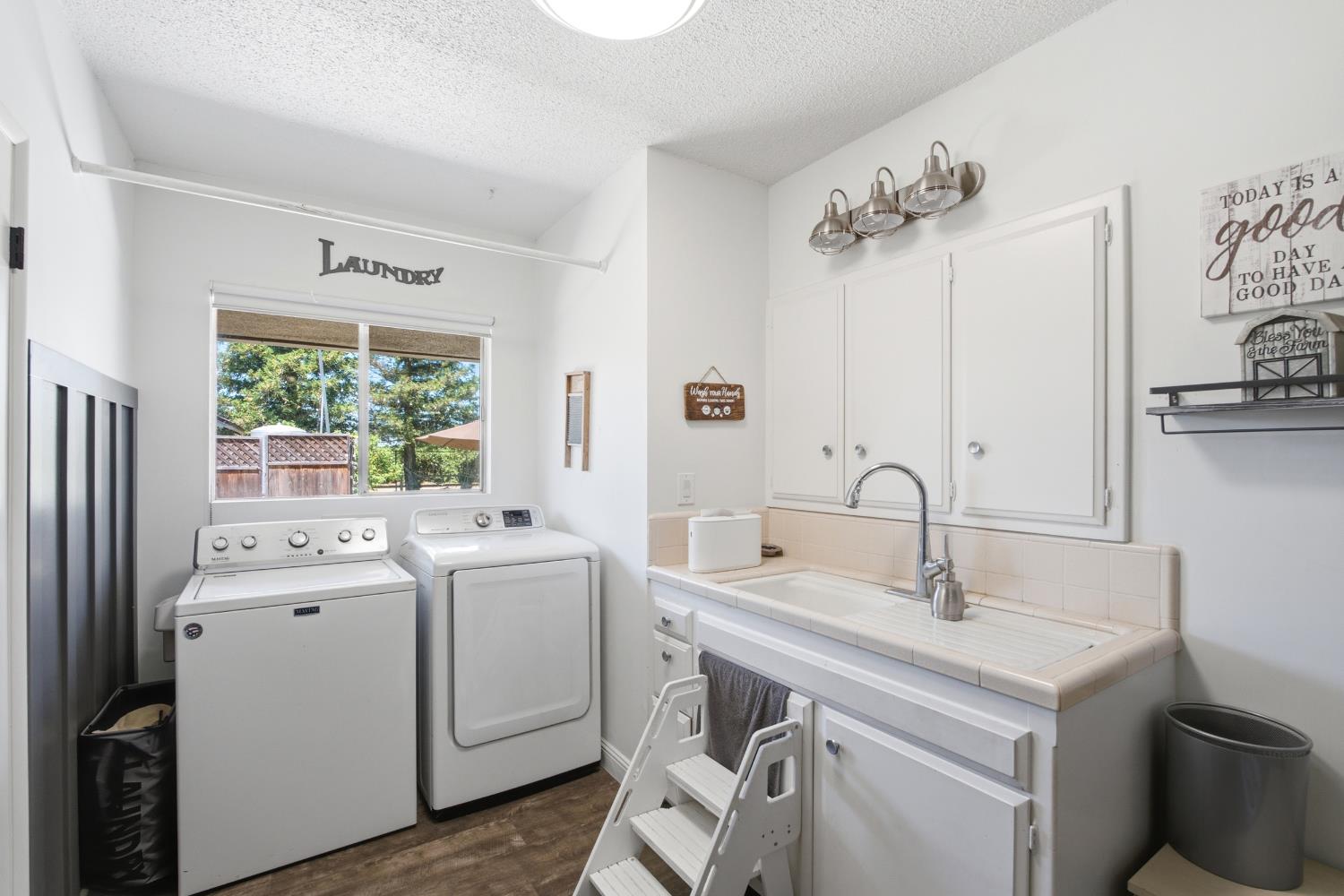 936 E Nebraska Ave, Dinuba, CA 93618