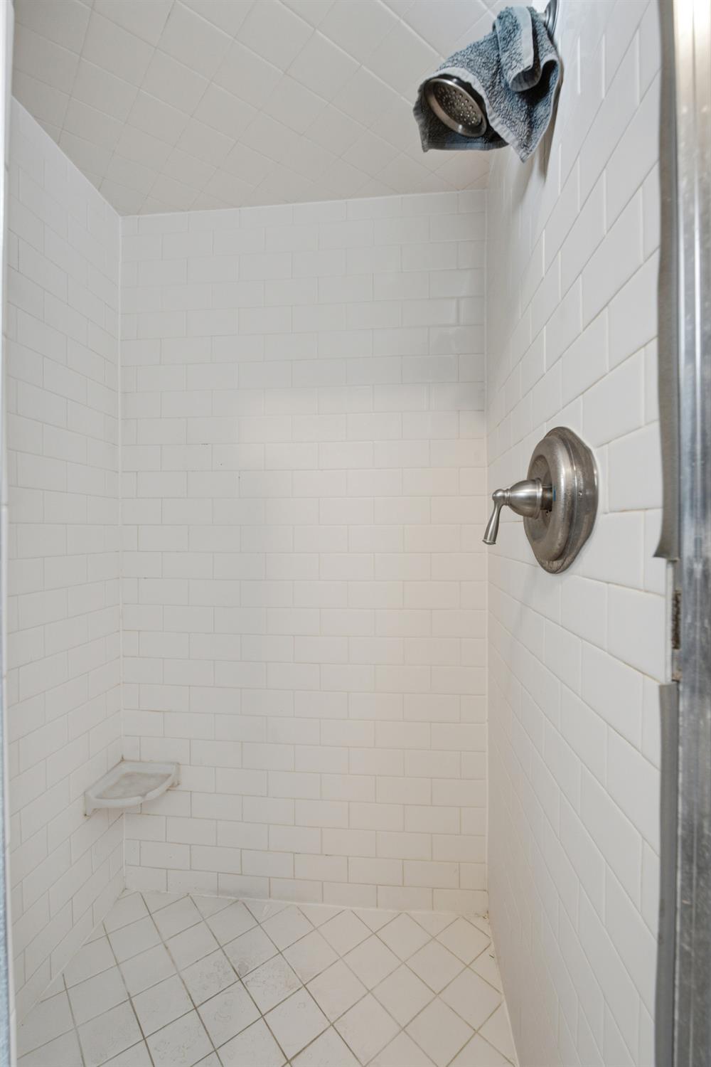936 E Nebraska Ave, Dinuba, CA 93618