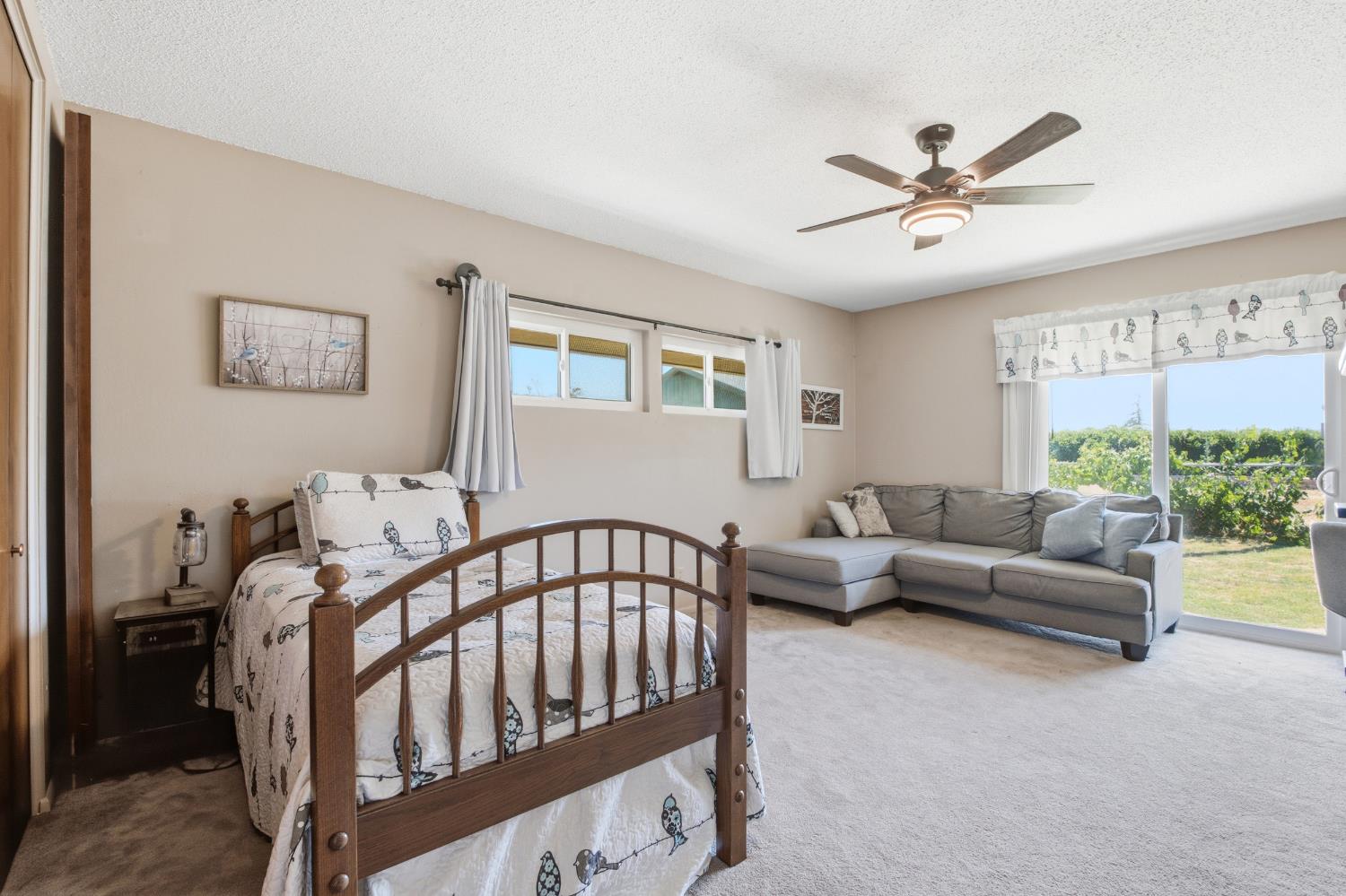 936 E Nebraska Ave, Dinuba, CA 93618